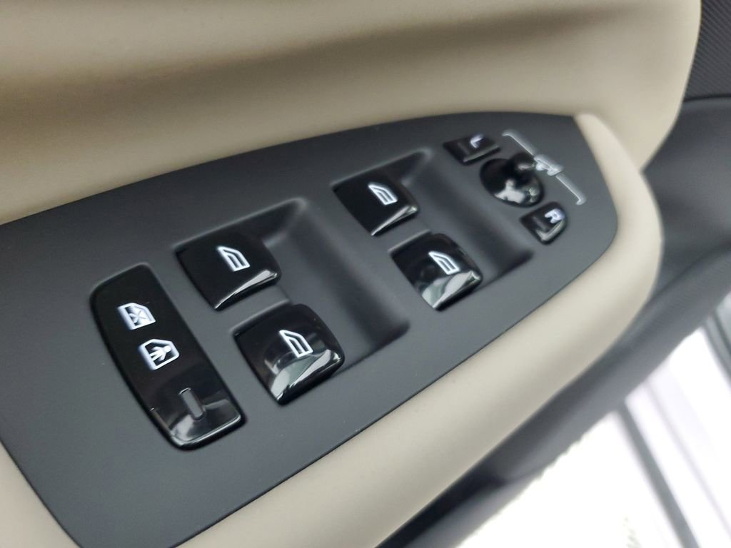 Certified 2026 Volvo XC90 B6 Plus w/ Protection Package Premier image 20