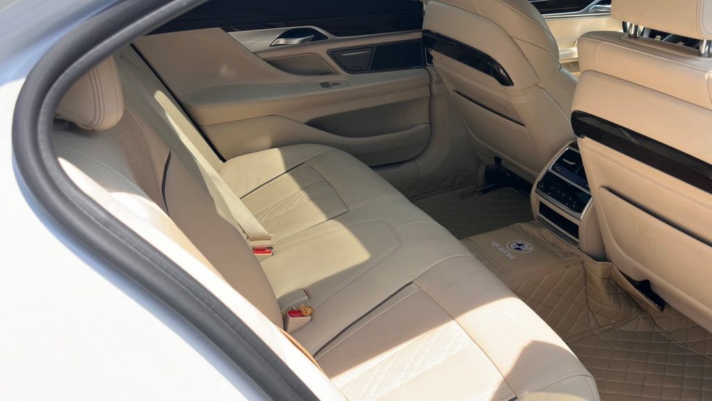 Used 2020 BMW 745e xDrive AWD/4WD image 8