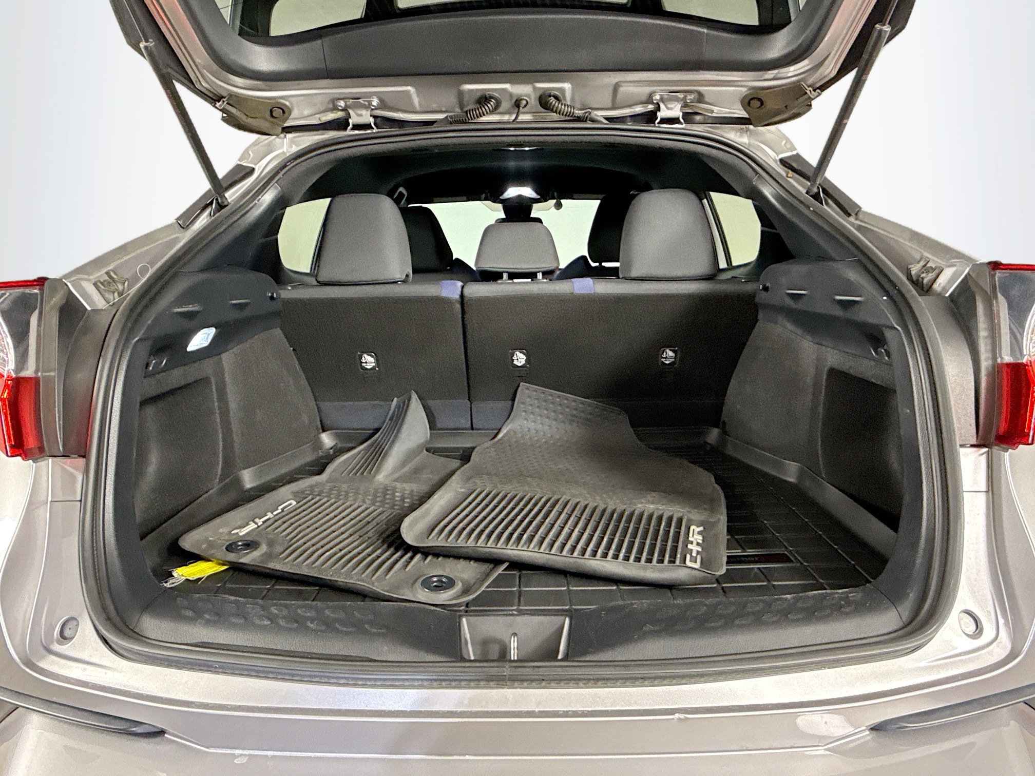 Used 2020 Toyota C-HR XLE image 31