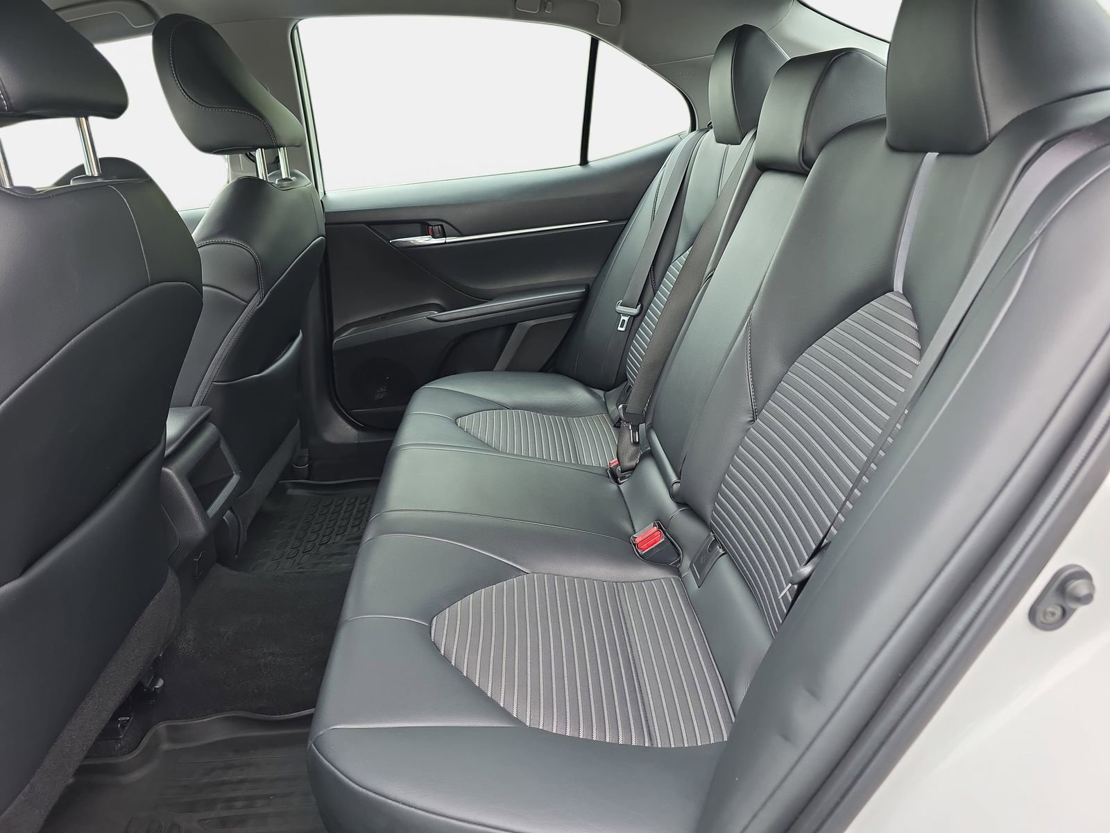 Used 2023 Toyota Camry SE FWD image 13