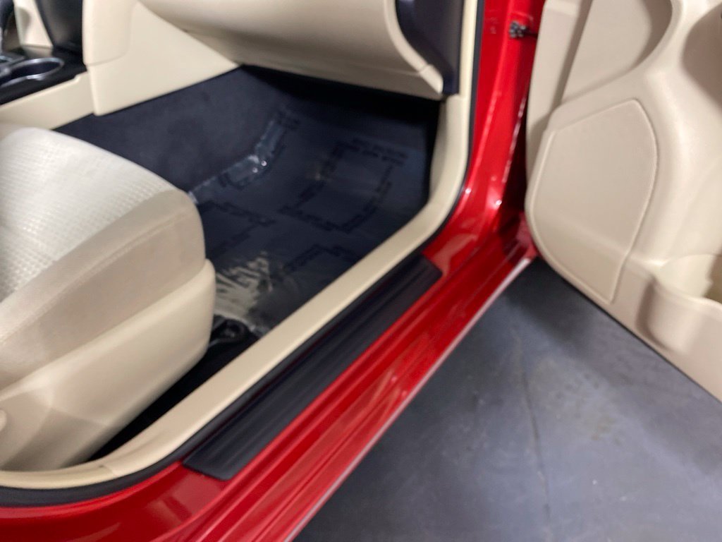 Used 2013 Toyota Camry LE FWD image 30