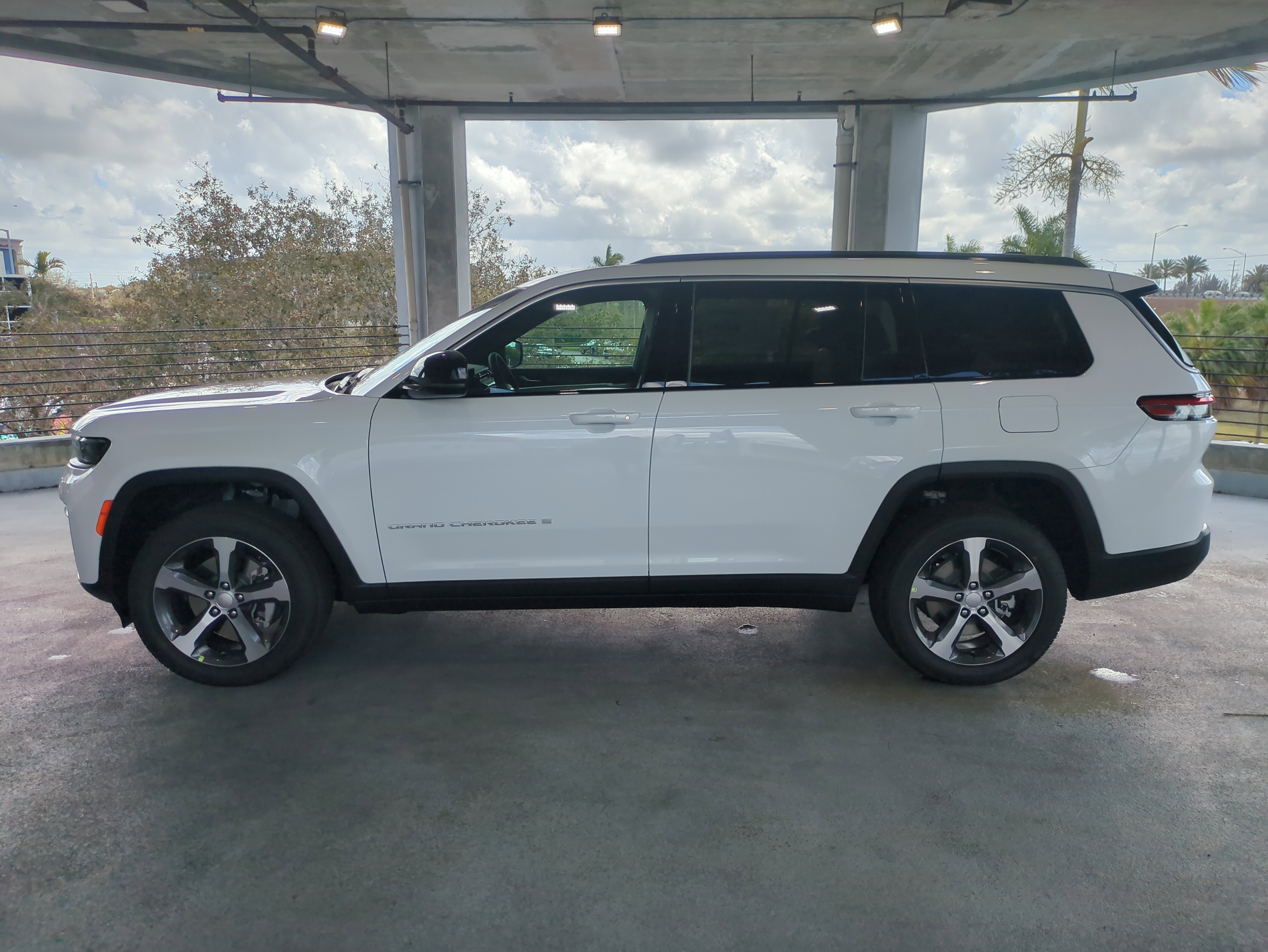 New 2026 Jeep Grand Cherokee L Limited RWD image 8