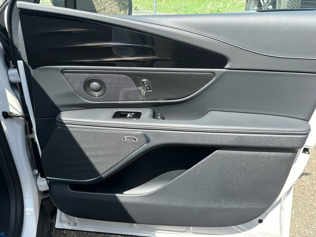 New 2026 Lincoln Nautilus Reserve w/ Jet Appearance Package AWD/4WD image 24
