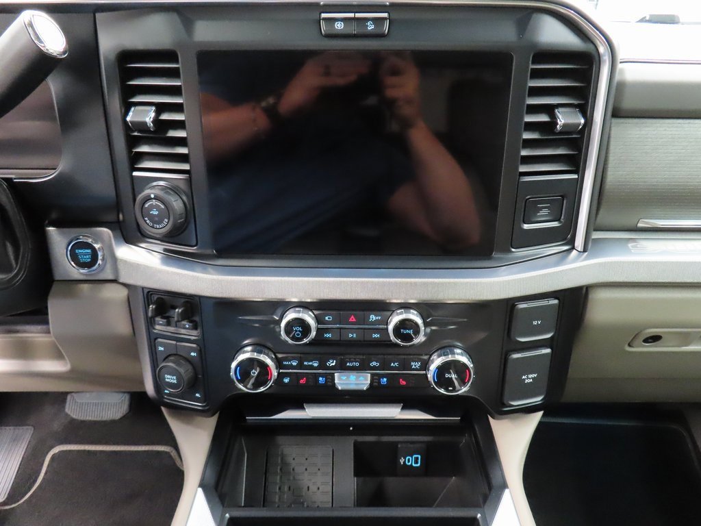 Used 2025 Ford F250 Platinum w/ Platinum Plus Package image 13