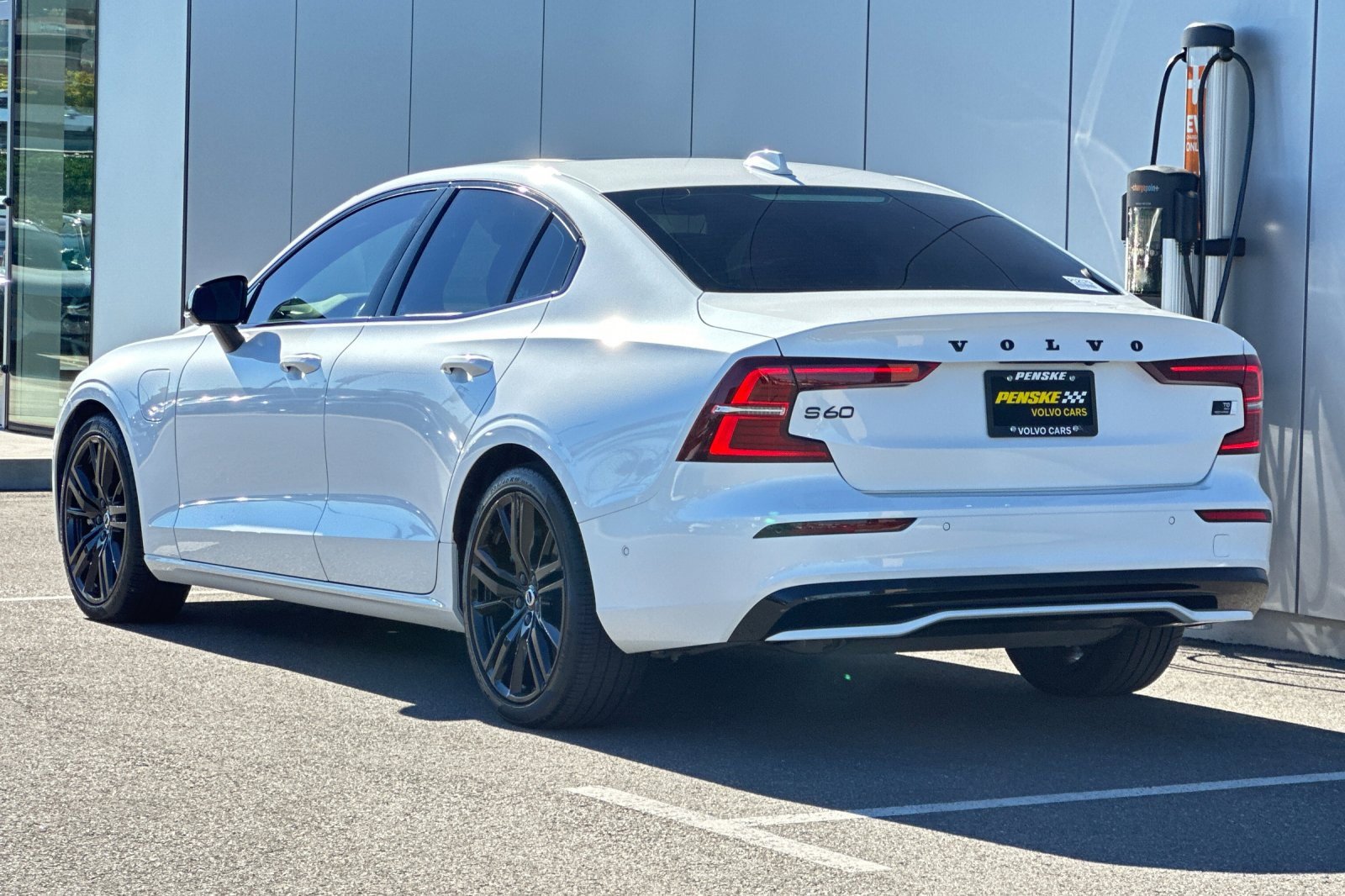 Used 2023 Volvo S60 T8 Plus w/ Climate Package image 3