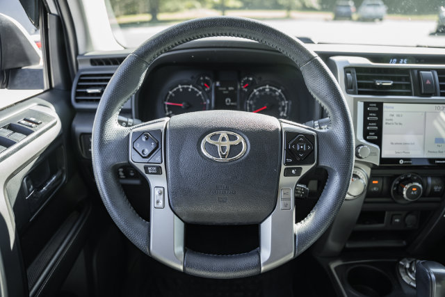 Used 2022 Toyota 4Runner SR5 AWD/4WD image 36