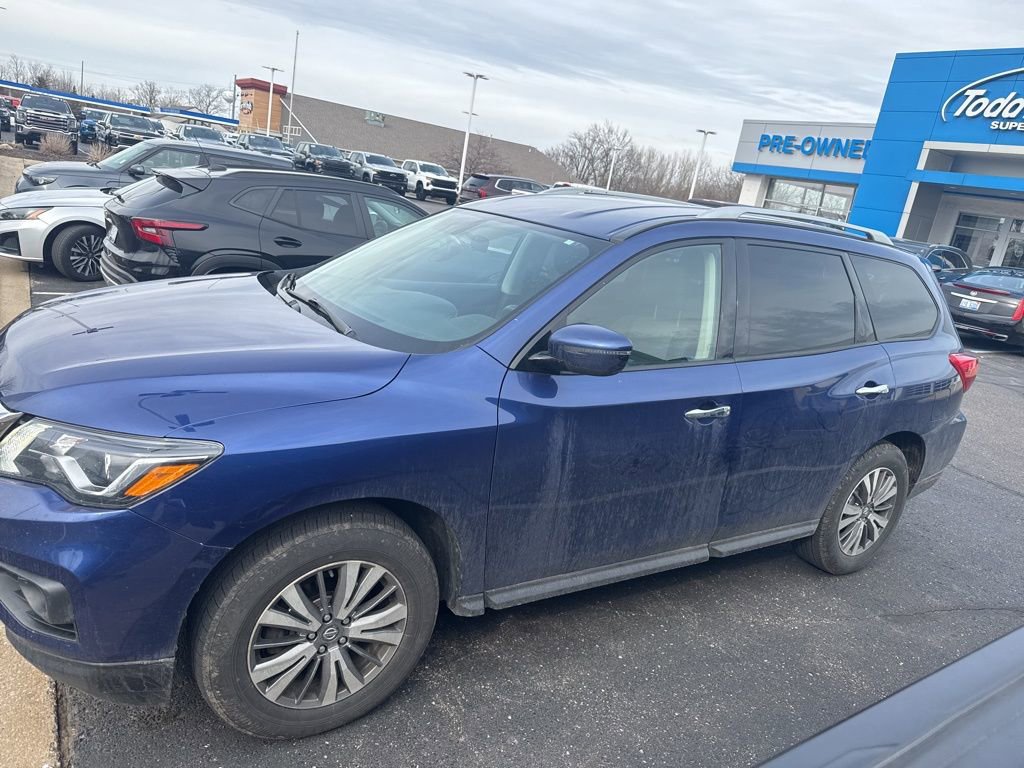 Used 2019 Nissan Pathfinder S AWD/4WD image 3