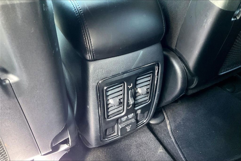 Used 2019 Jeep Grand Cherokee Limited AWD/4WD image 11