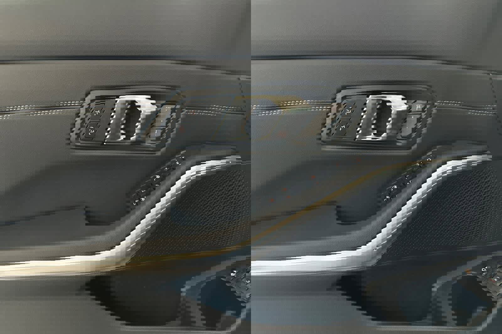 Used 2024 BMW 330e xDrive w/ Premium Package image 12