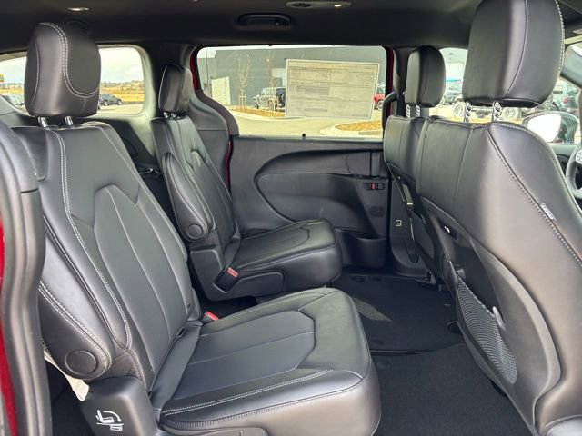 New 2026 Chrysler Pacifica Select image 21