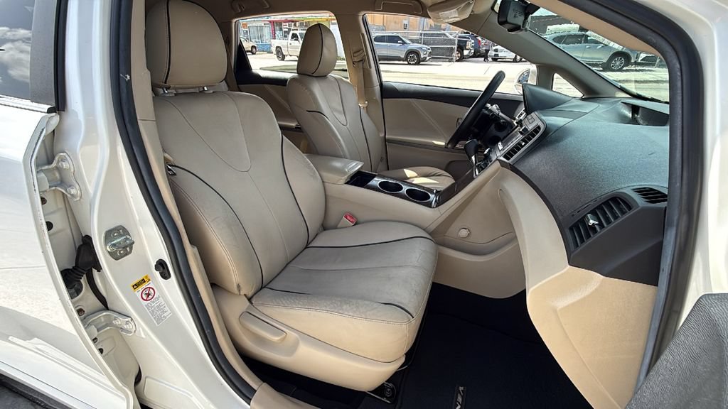 Used 2013 Toyota Venza LE FWD image 32