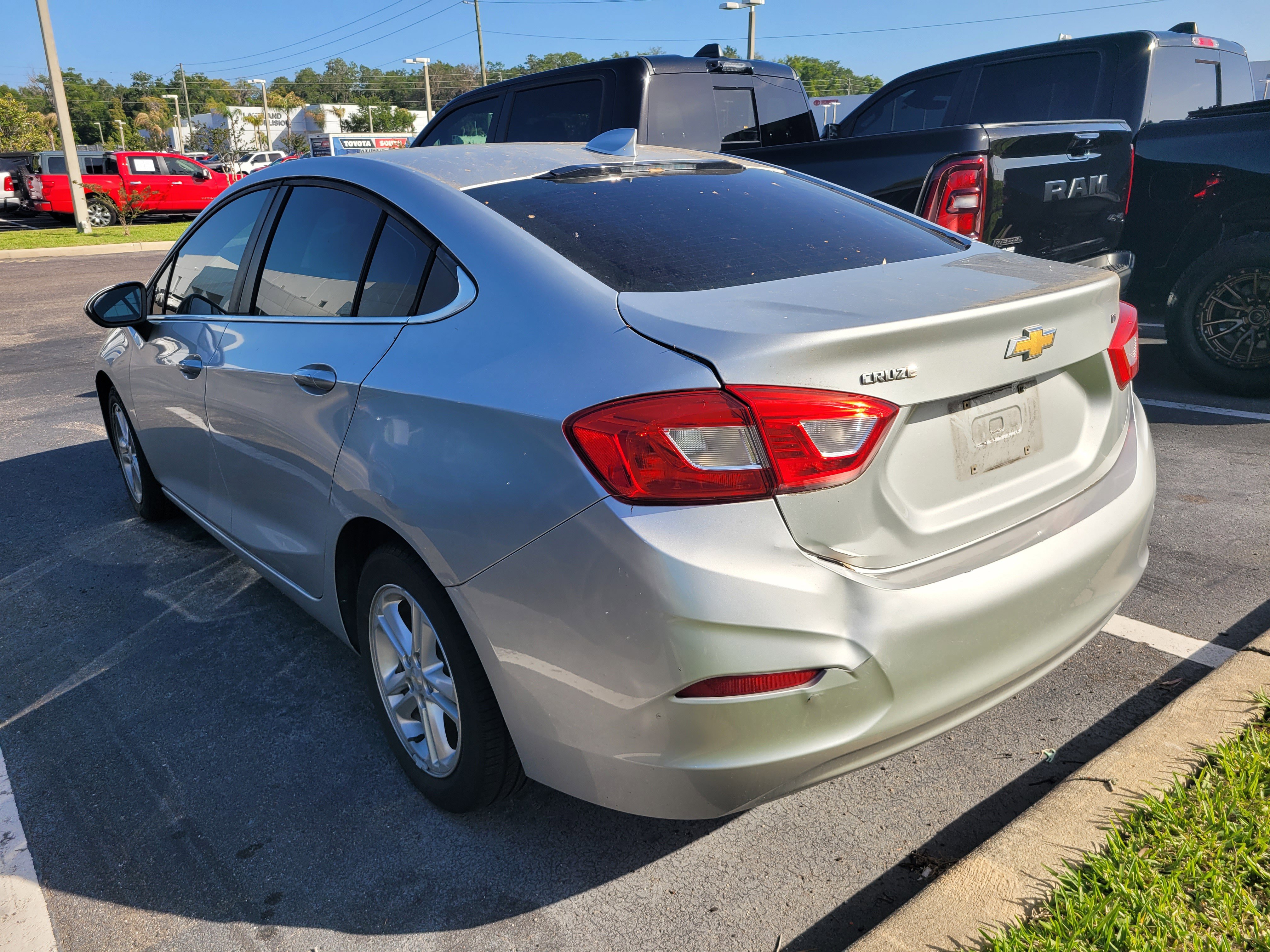 Used 2018 Chevrolet Cruze LT w/ Convenience Package image 6