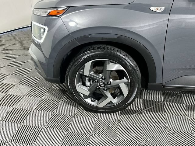 Used 2023 Hyundai Venue Limited w/ Cargo Package FWD image 11