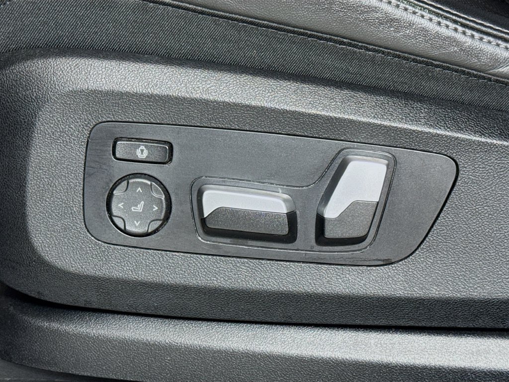 Used 2023 BMW X5 xDrive40i w/ Premium Package AWD/4WD image 16
