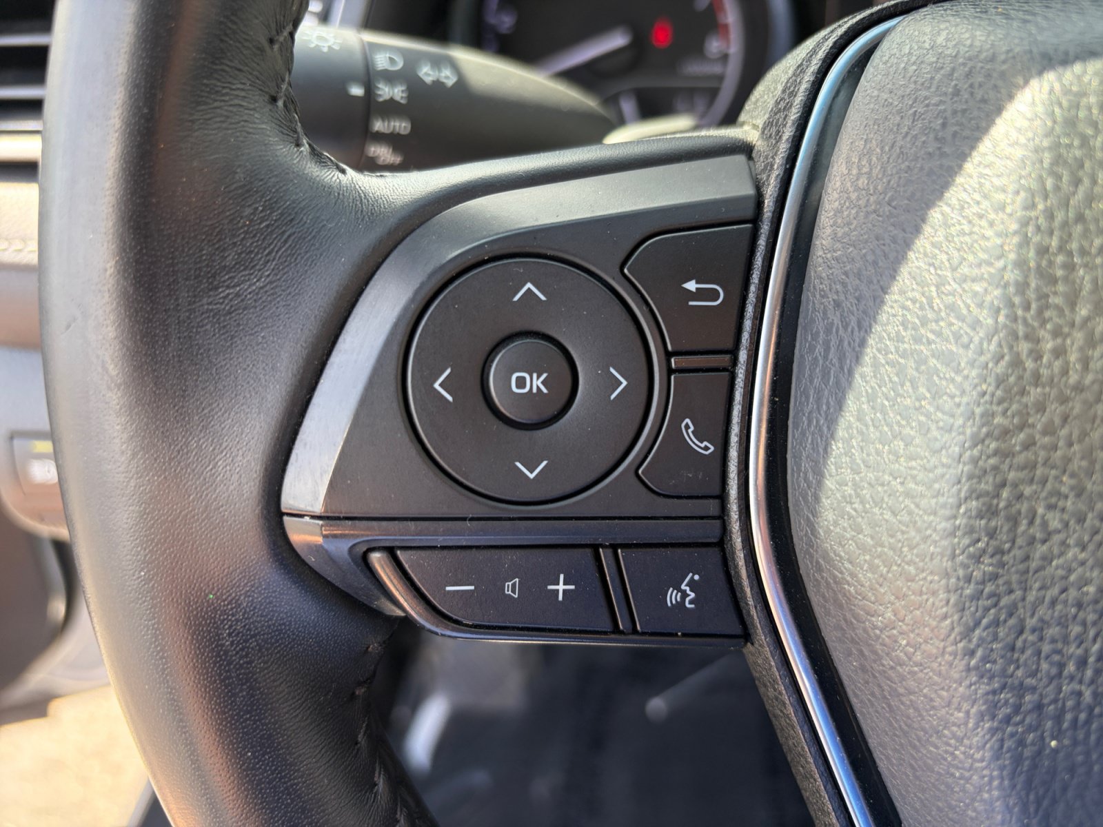 Used 2019 Toyota Camry SE w/ Audio Package FWD image 14