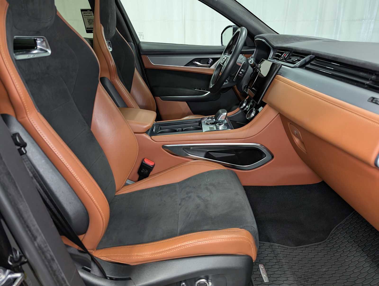 Used 2021 Jaguar F-PACE SVR image 41