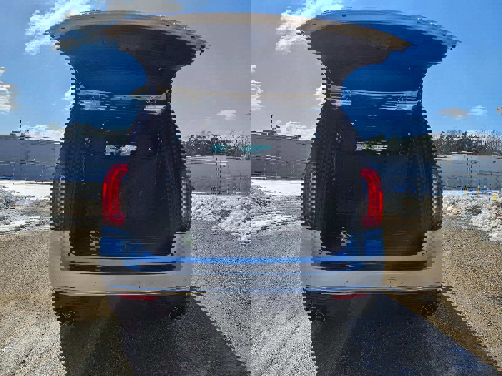 Used 2022 GMC Yukon XL Denali image 4