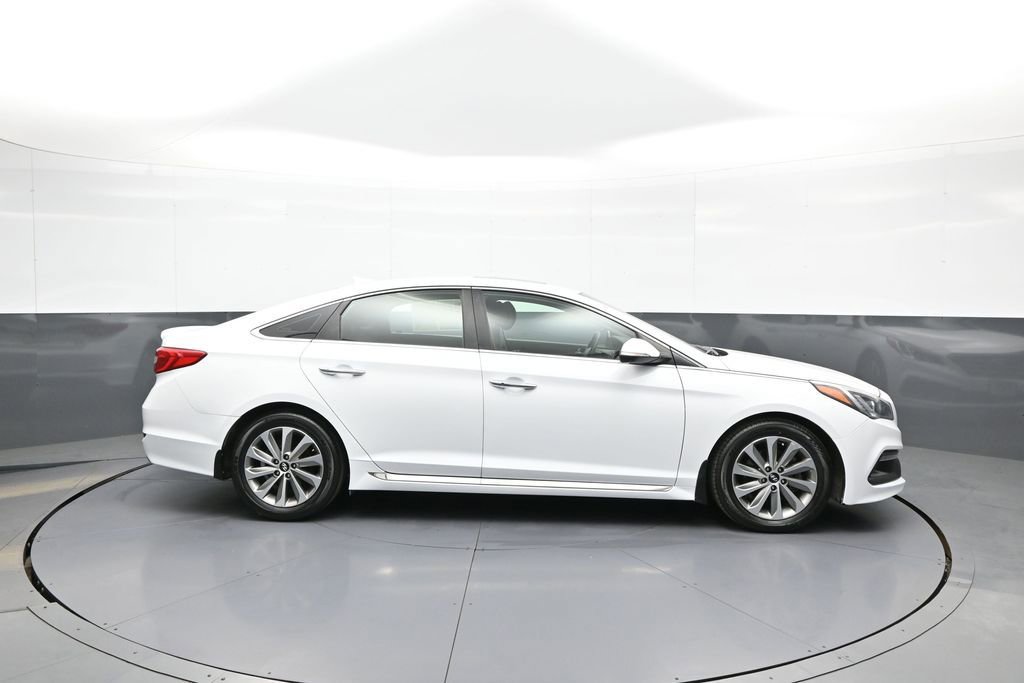 Used 2016 Hyundai Sonata Sport w/ Option Group 03 FWD image 5