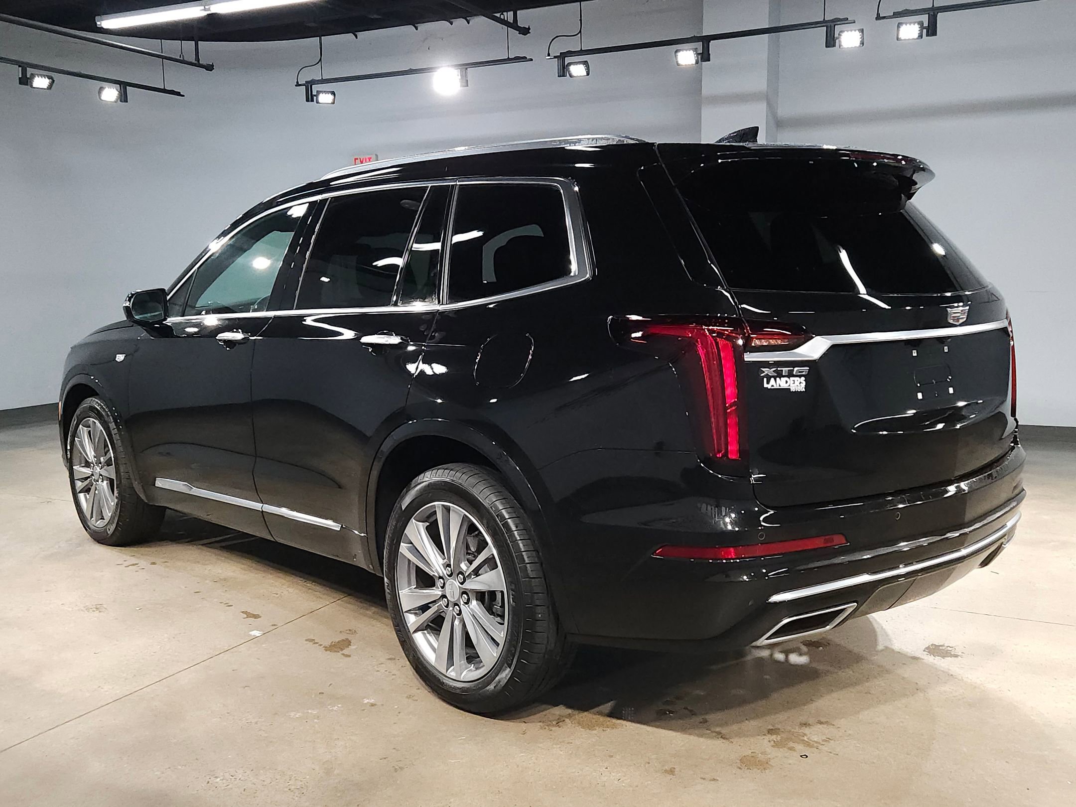 Used 2025 Cadillac XT6 Premium Luxury image 5