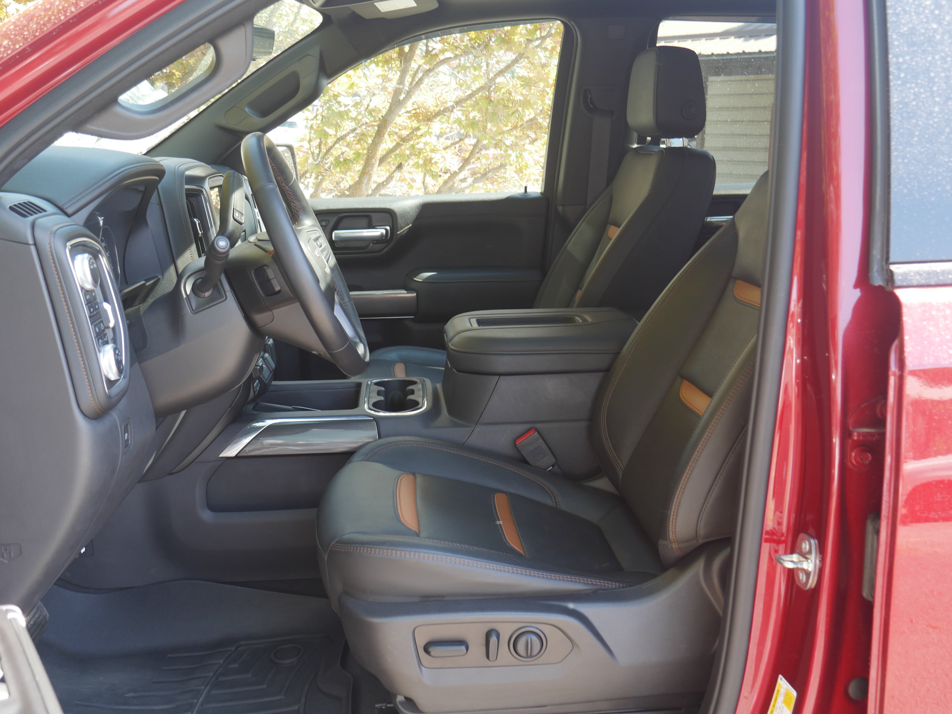 Used 2020 GMC Sierra 1500 AT4 w/ AT4 Premium Package AWD/4WD image 3