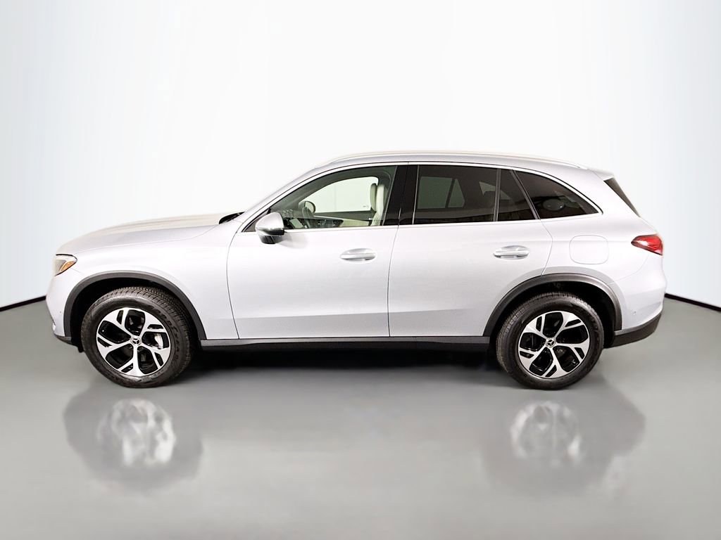 Used 2025 Mercedes-Benz GLC 350e 4MATIC image 4