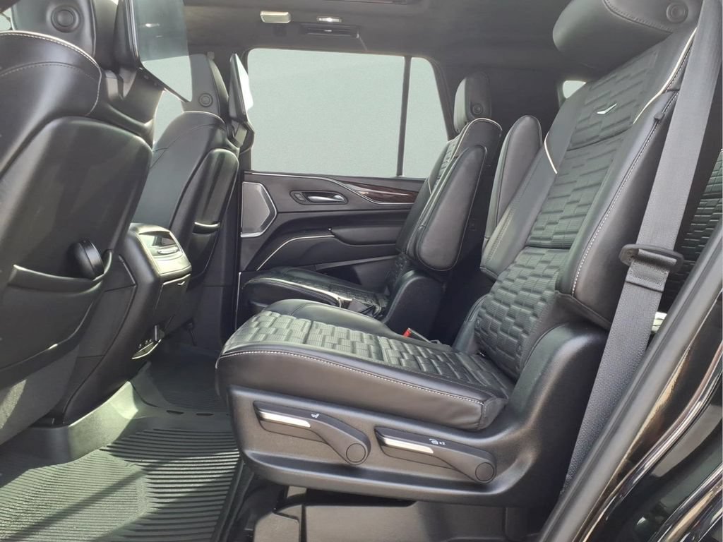 Used 2023 Cadillac Escalade Premium Luxury Platinum AWD/4WD image 15