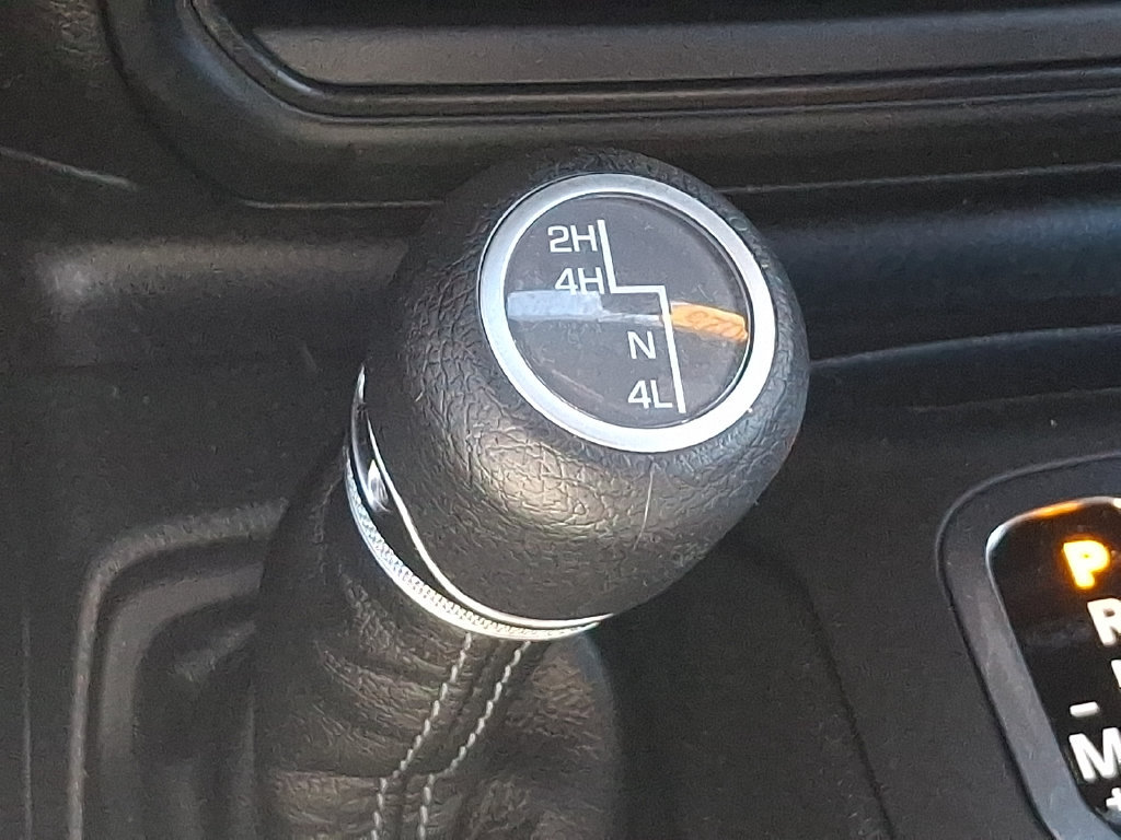Used 2025 Jeep Wrangler Sport AWD/4WD image 25
