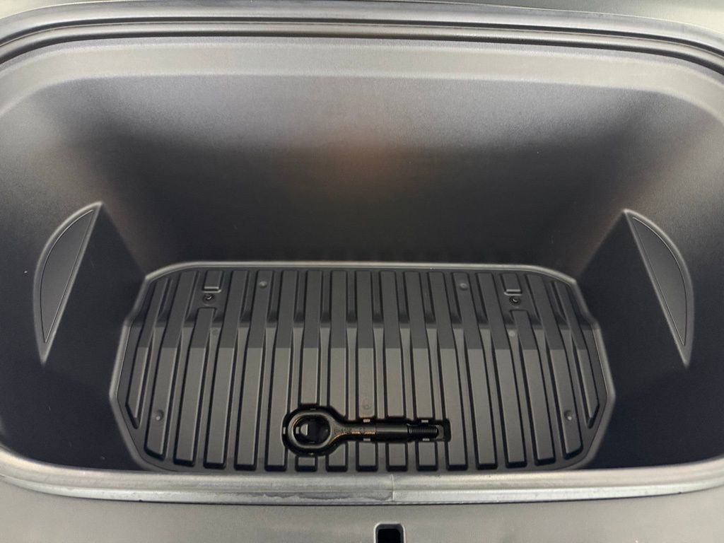 Used 2022 Tesla Model Y Long Range image 28