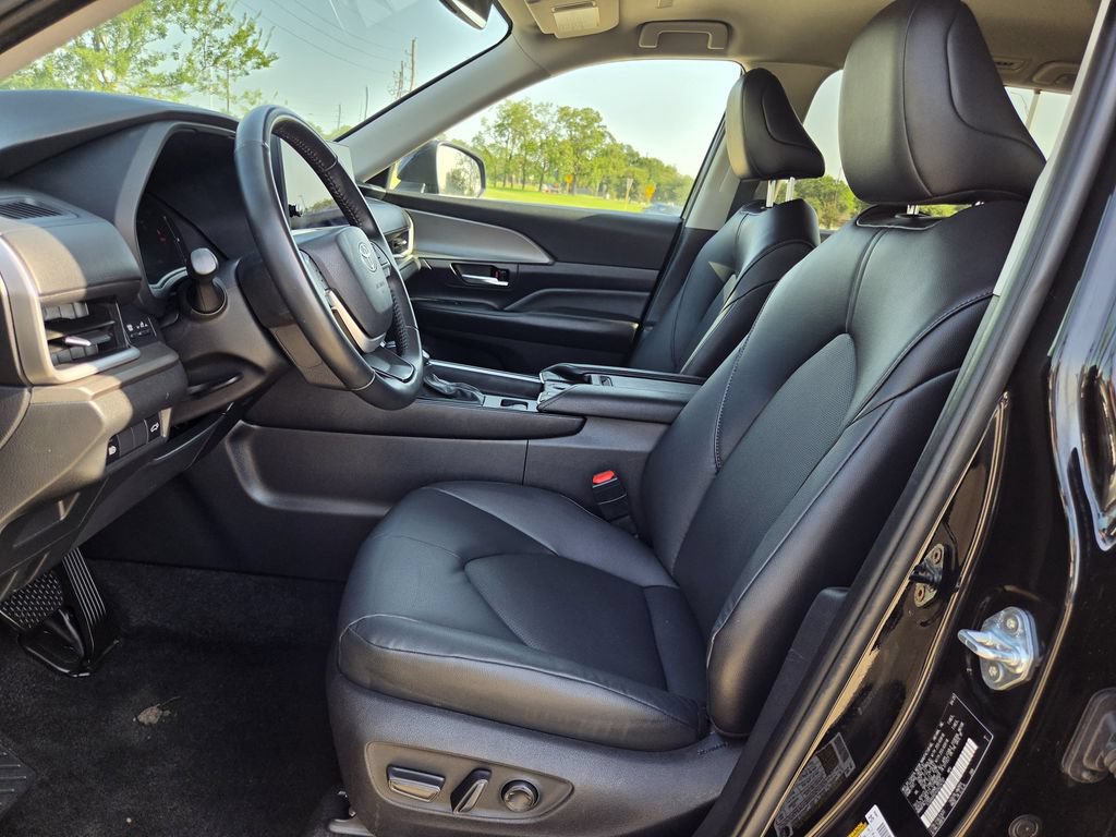 Used 2025 Toyota Grand Highlander FWD image 27