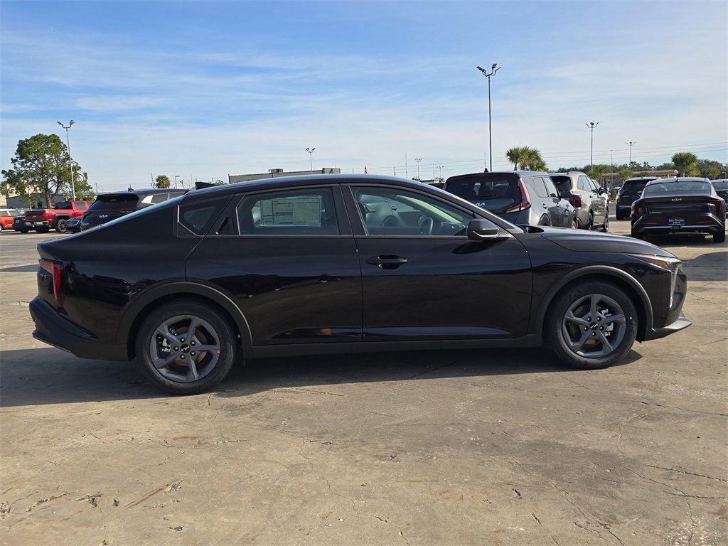 New 2025 Kia K4 LXS image 9