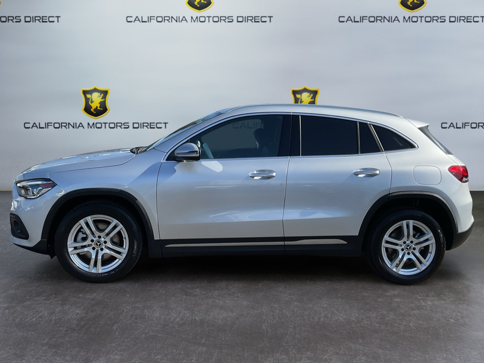 Used 2021 Mercedes-Benz GLA 250 4MATIC w/ Premium Package image 8