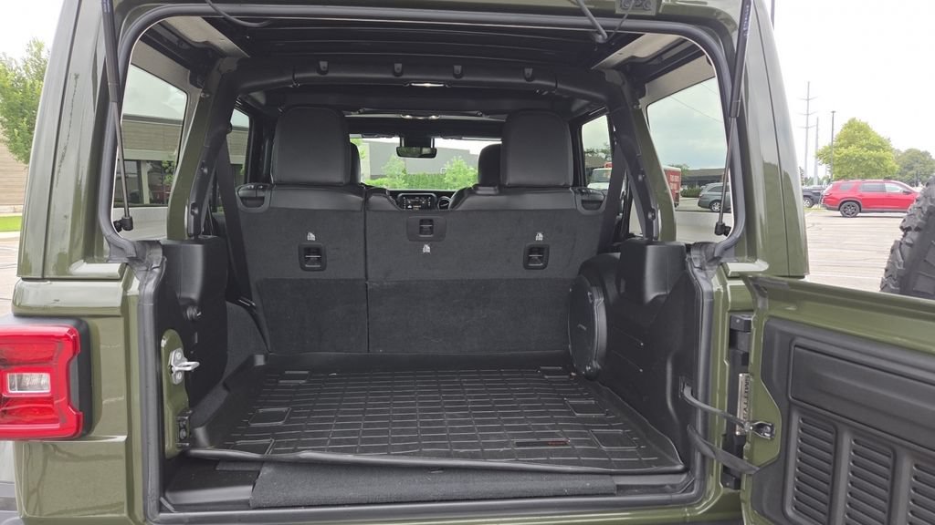 Used 2022 Jeep Wrangler Unlimited Rubicon w/ Trailer Tow Package AWD/4WD image 12