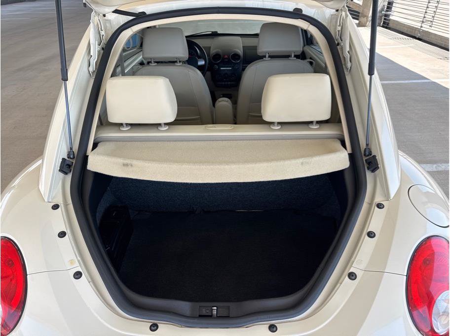 Used 2010 Volkswagen Beetle Final Edition FWD image 12