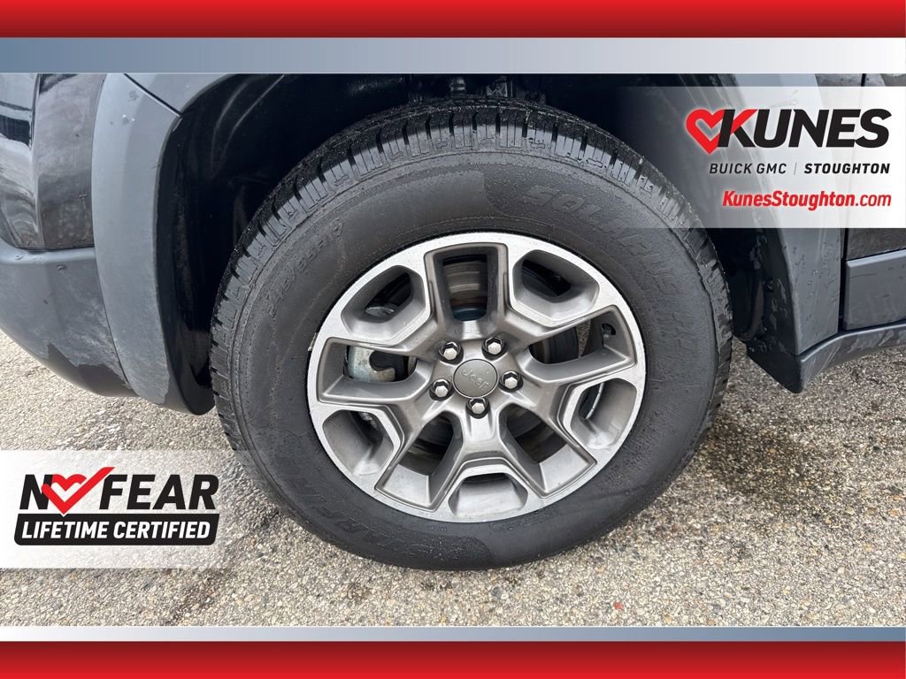 Used 2022 Jeep Cherokee Trailhawk image 16