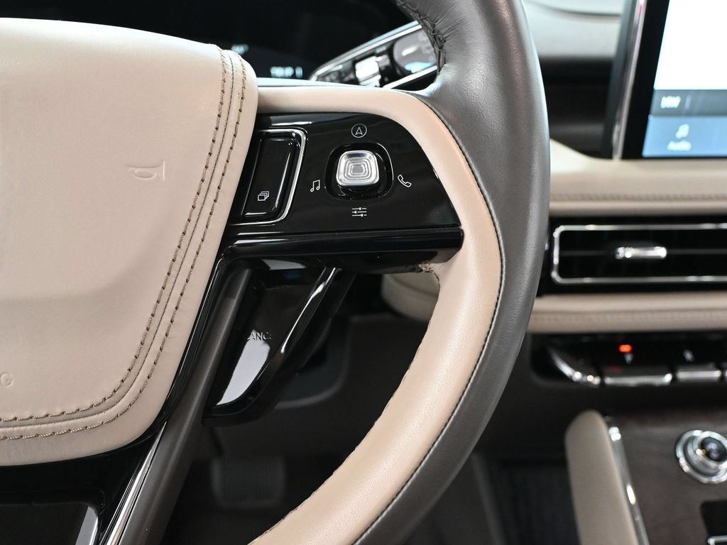 Used 2023 Lincoln Aviator Reserve AWD/4WD image 30
