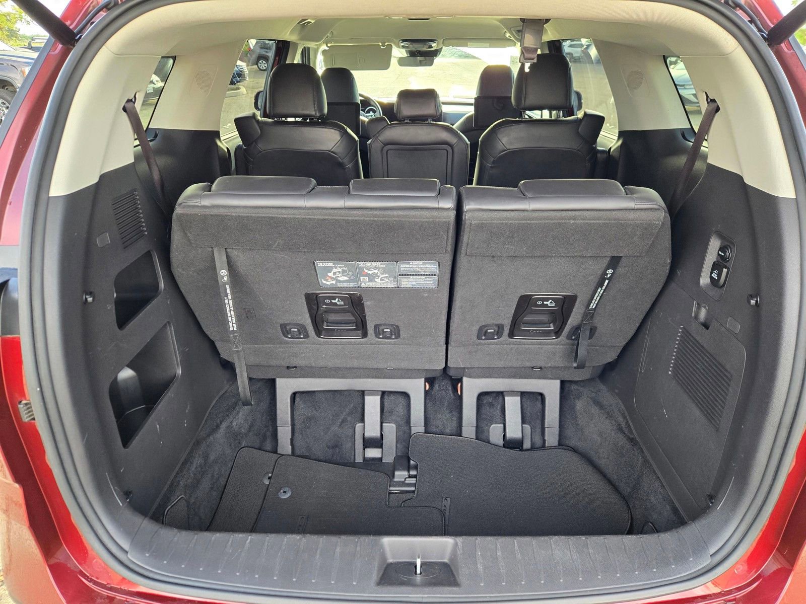 Used 2024 Kia Carnival SX FWD image 20