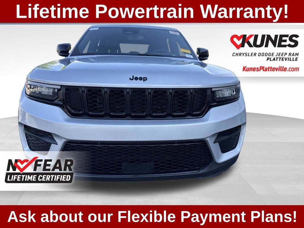 Used 2024 Jeep Grand Cherokee Altitude AWD/4WD image 9