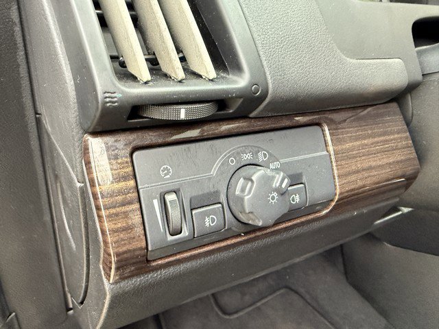 Used 2011 Land Rover LR2 HSE image 16