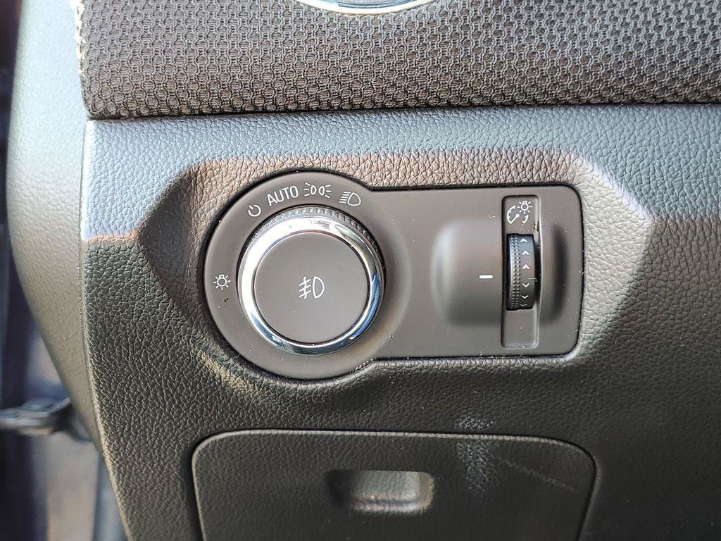 Used 2015 Chevrolet Cruze LT w/ Sun And Sound Package FWD image 9
