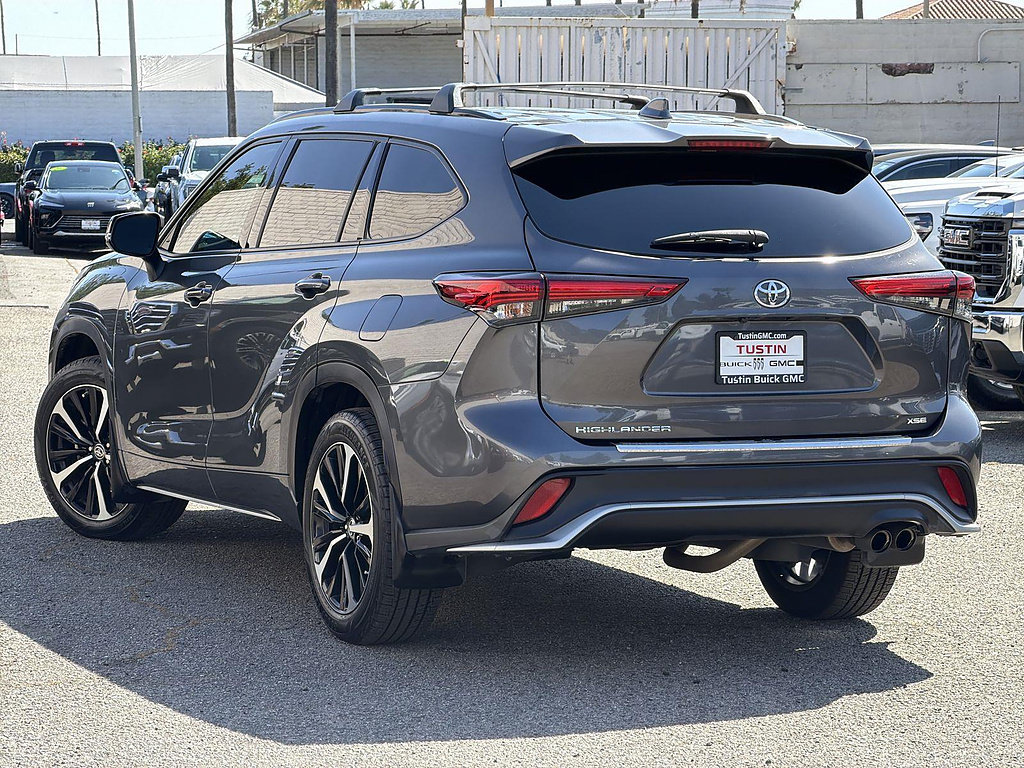 Used 2021 Toyota Highlander XSE FWD image 6
