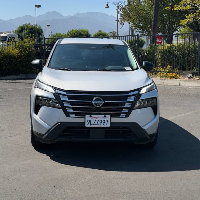 Used 2024 Nissan Rogue S FWD image 2