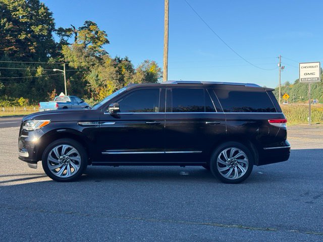 Used 2024 Lincoln Navigator Reserve AWD/4WD image 4