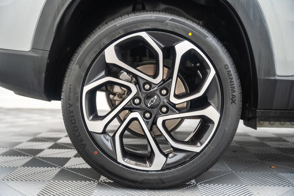 Used 2024 Chevrolet Trax RS w/ Sunroof Package FWD image 18