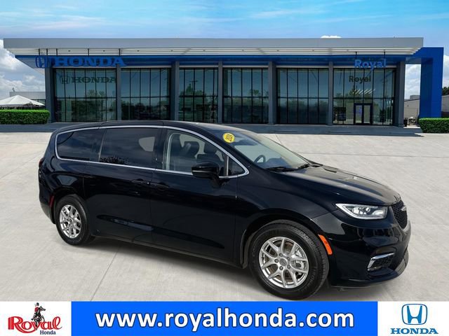 Used 2024 Chrysler Pacifica Touring-L image 1
