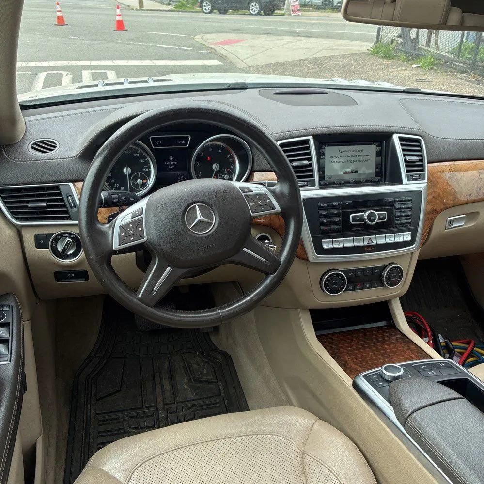 Used 2015 Mercedes-Benz GL 550 4MATIC image 27