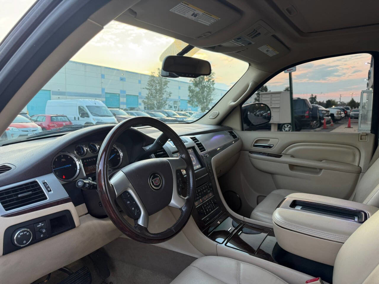 Used 2012 Cadillac Escalade Luxury image 17