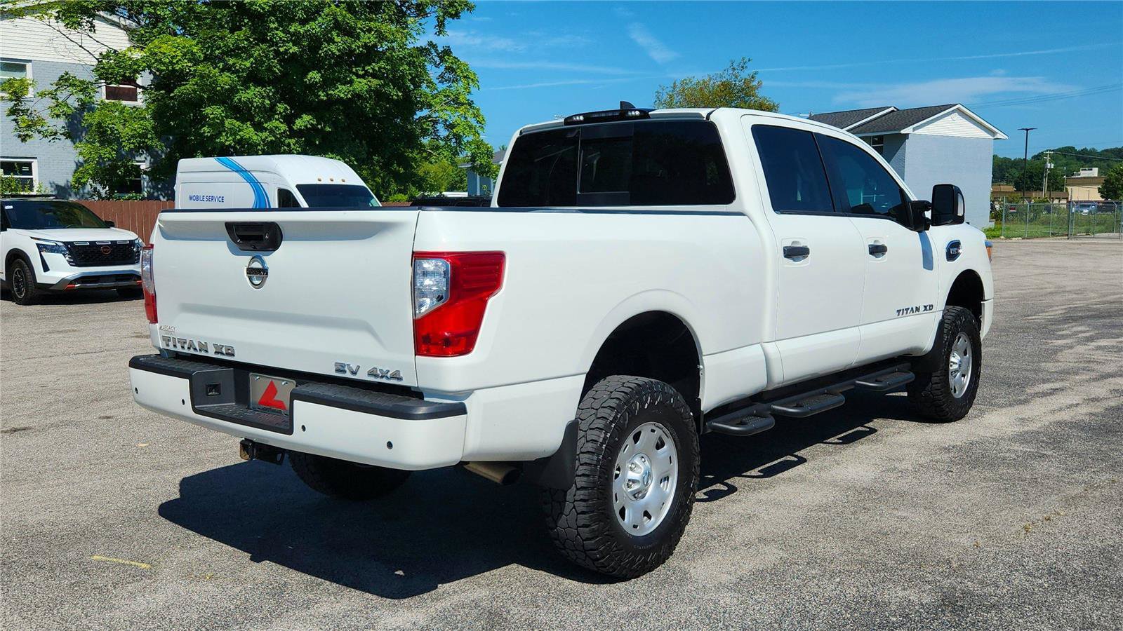 Used 2022 Nissan Titan SV AWD/4WD image 2