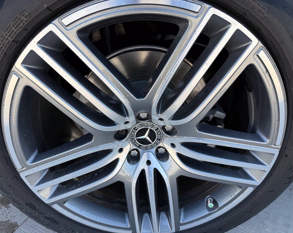 Used 2025 Mercedes-Benz GLS 450 4MATIC image 10