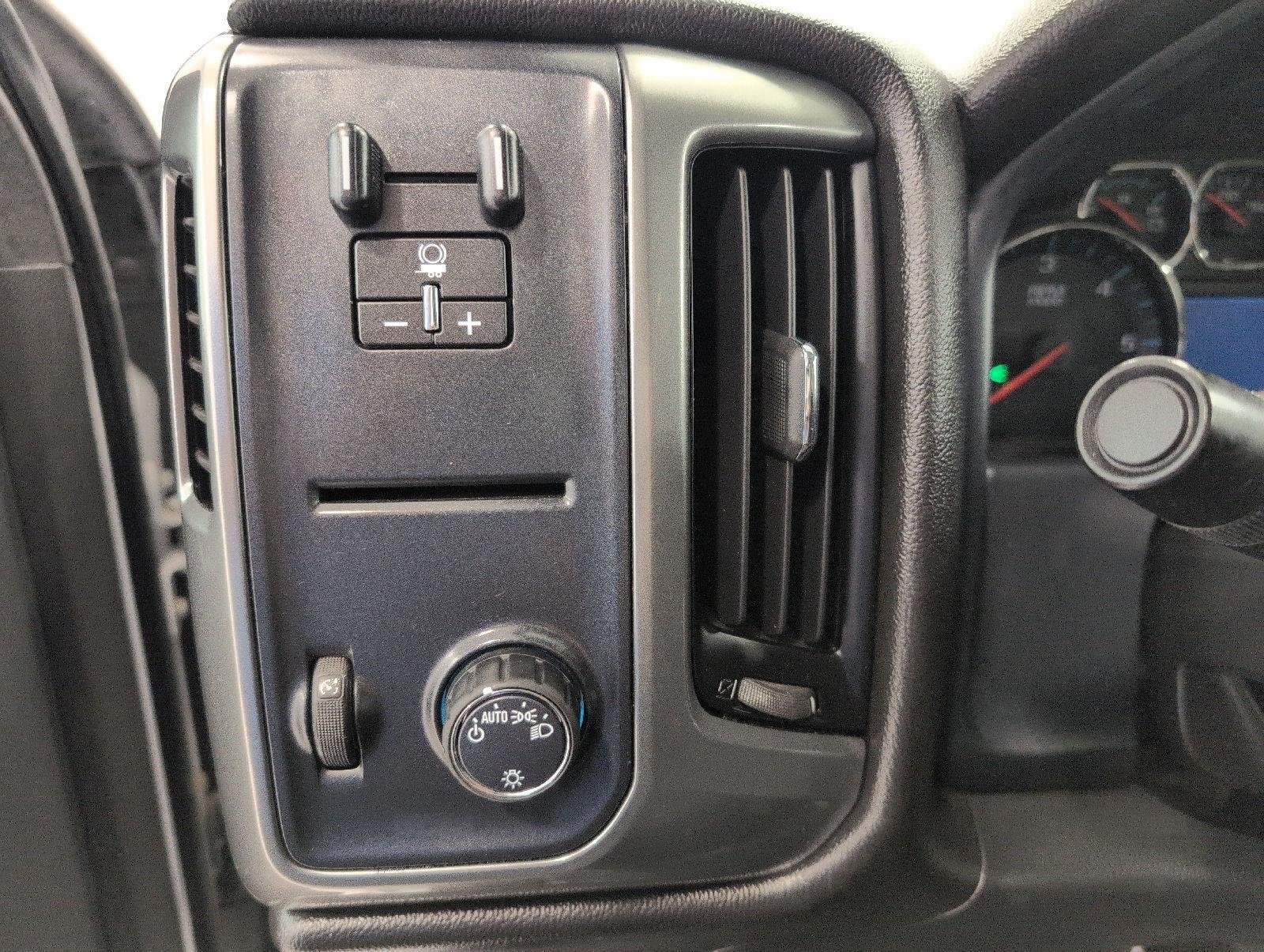 Used 2018 Chevrolet Silverado 1500 LT w/ Trailering Package RWD image 11