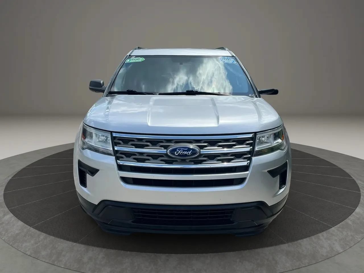 Used 2018 Ford Explorer FWD image 2